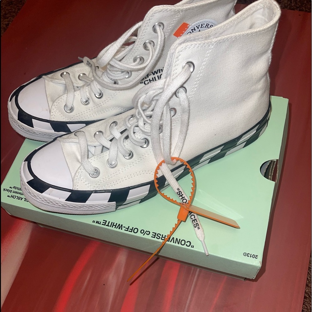 Converse off white chuck 70s (not worn much) GREAT CONDITION